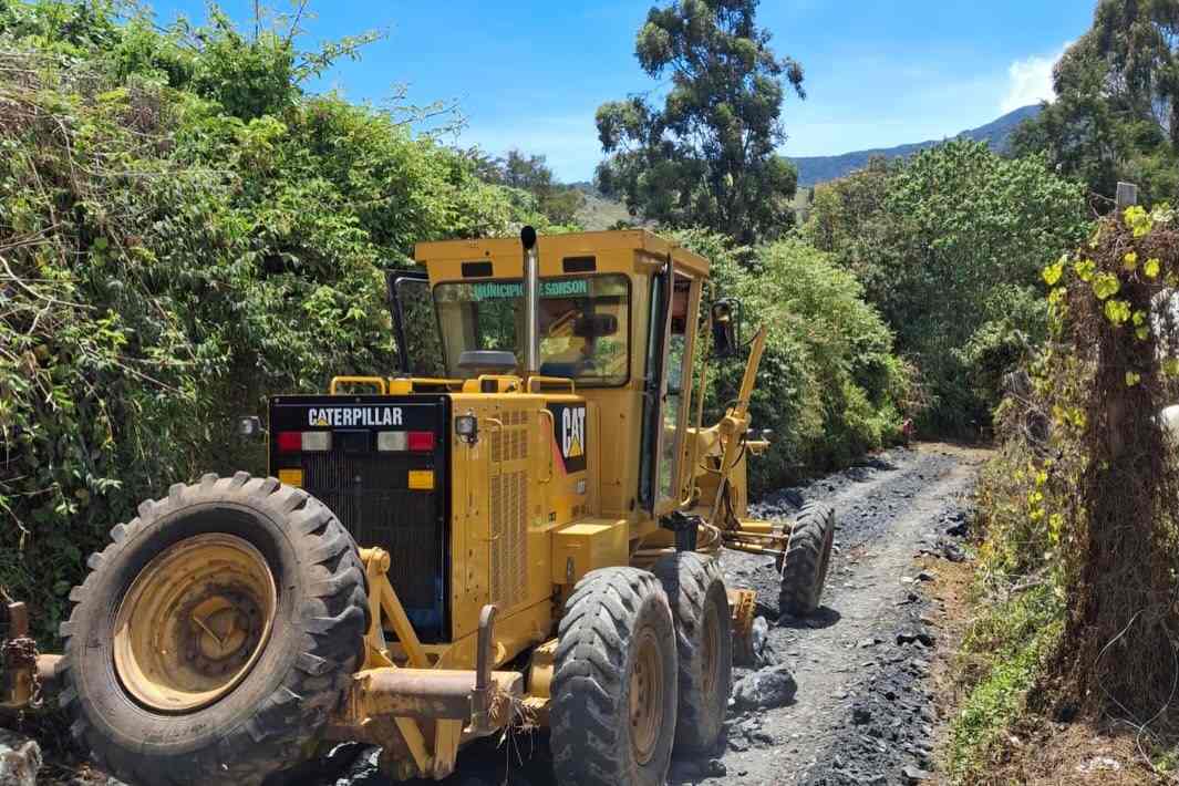 Sonsón está en obra: avanza el mantenimiento de la vía rural en Roblalito A
